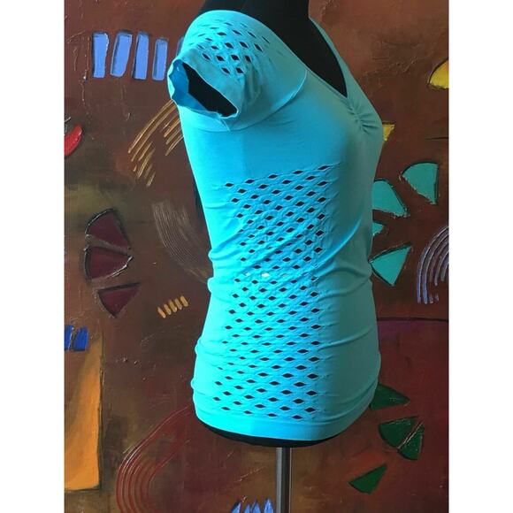 Touch Me Seamless Cutouts on Sides Ruched T shirt Small - Picture 5 of 6